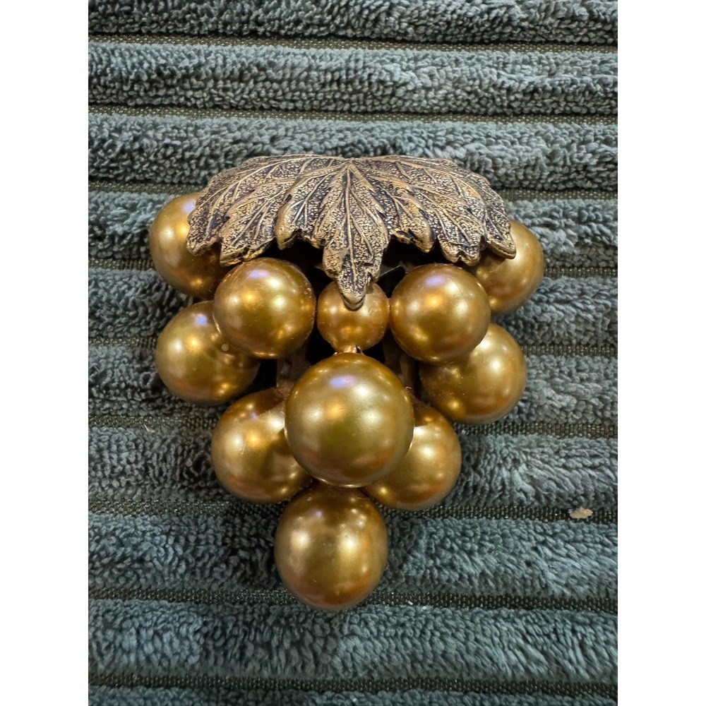 Vintage Gold‎ Tone Grape Cluster Fur/Scarf Clip Leaf Detail Dangle Beads